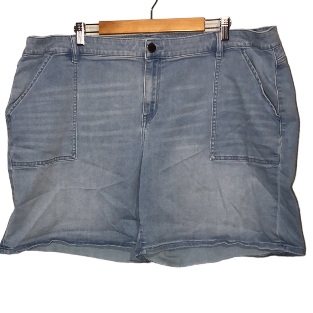 LANE BRYANT | Women’s Light Blue Mid-Rise Boyfriend Midi Denim Shorts size 24